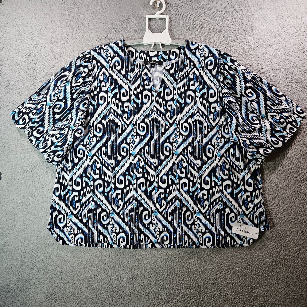 NWT Calessa‎ 3X Top Women Geometric Print Split Neck White Black Blue NEW